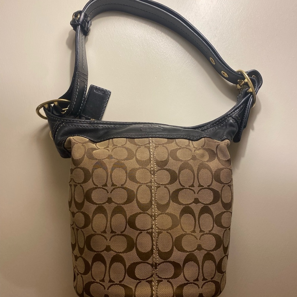 Vintage Coach purse. Great purse in good condition.